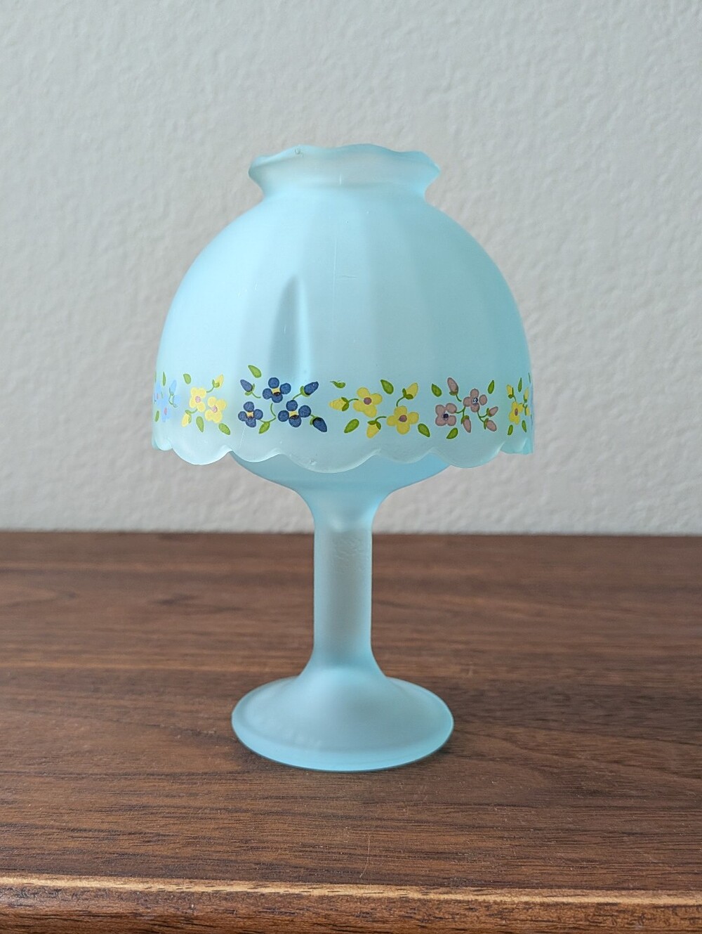 Vtg Frosted Blue Floral Pedestal Scallped Fairy Lamp Made lnTaiwan Cottagecore
